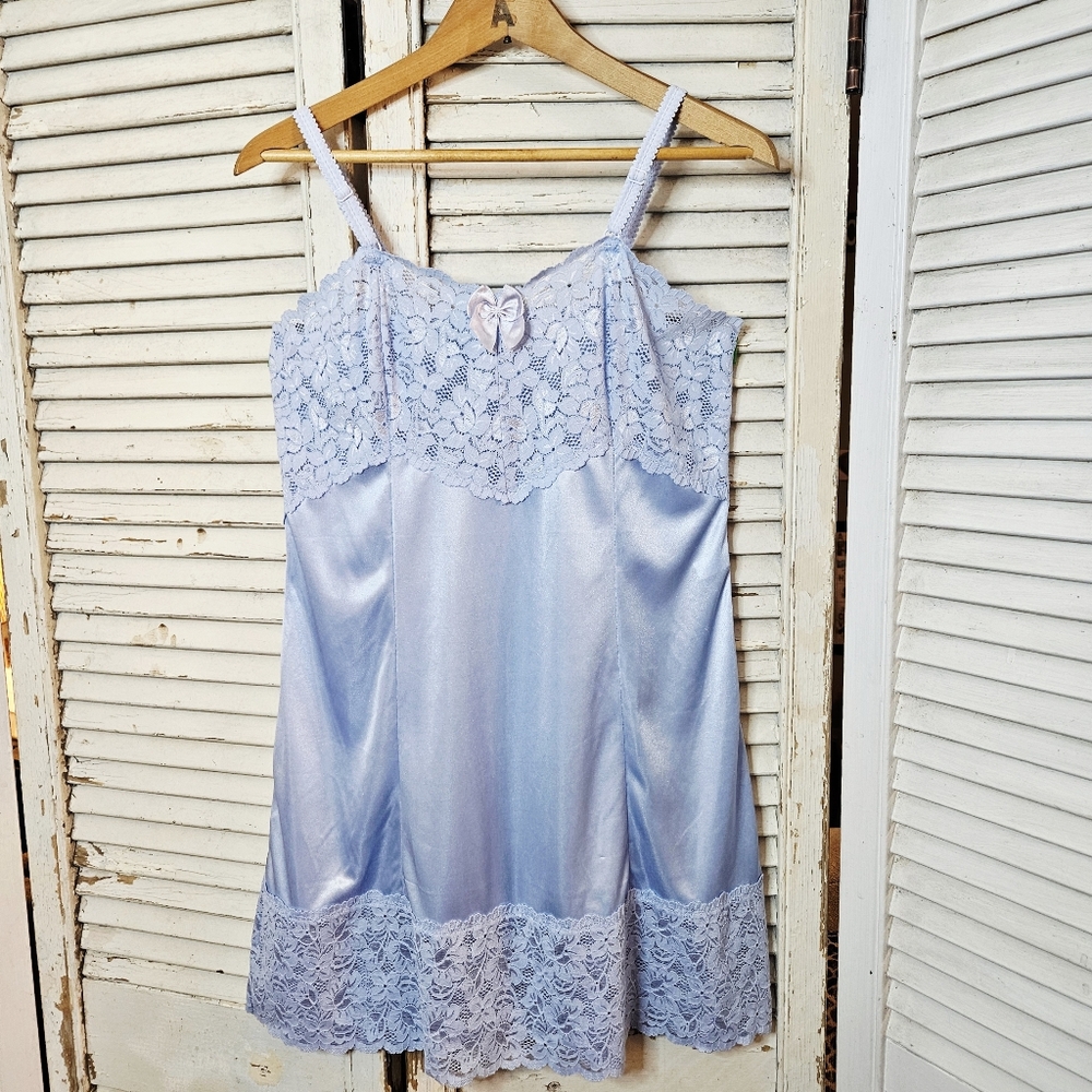Vintage 80s Baby Blue Shortie Slip With Lace Trim Samll/Medium